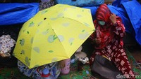 Aksi WNA Kembali 'Camping' di Trotoar UNHCR Jaksel Meski Sudah Ditertibkan