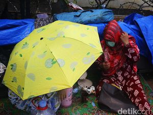 Aksi WNA Kembali Camping di Trotoar UNHCR Jaksel Meski Sudah Ditertibkan