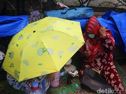 Aksi WNA Kembali Camping di Trotoar UNHCR Jaksel Meski Sudah Ditertibkan