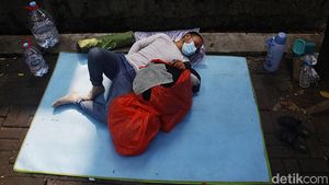 Potret Pencari Suaka Bertahan di Trotoar UNHCR Jaksel