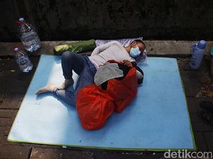 Potret Pencari Suaka Bertahan di Trotoar UNHCR Jaksel Potret Pencari Suaka Bertahan di Trotoar UNHCR Jaksel