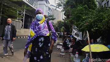 WNA 'Camping' di Trotoar Kantor UNHCR Jaksel Ditertibkan, Bakal Direlokasi