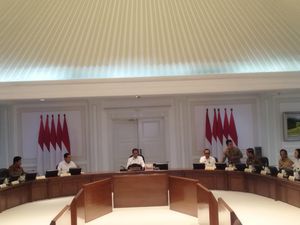 Jokowi Kumpulkan Menteri di Istana Bahas APBN Prabowo