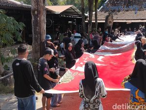 Pembatik Sembung Bikin Batik Jumbo Nusantara buat Kado HUT RI Pembatik Sembung Bikin Batik Jumbo Nusantara buat Kado HUT RI
