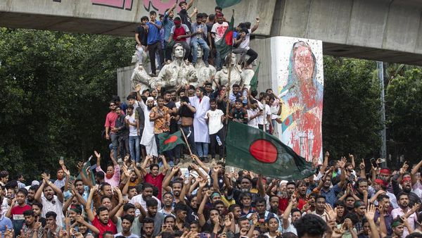 Ribuan Warga Bangladesh Turun ke Jalan Rayakan Mundurnya PM Sheikh Hasina