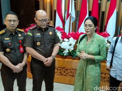 Rieke Diah Pitaloka Datangi Kejati Jatim Kawal Kasasi Ronald Tannur