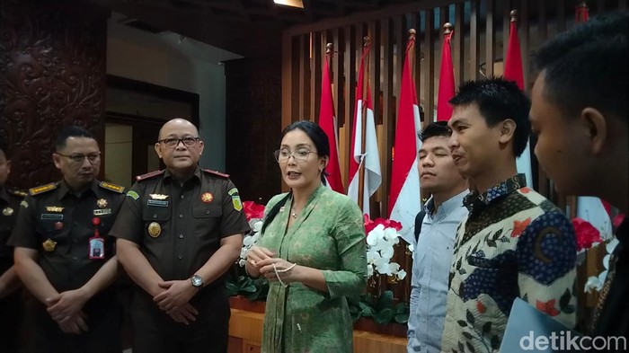 Rieke Diah Pitaloka mengunjungi Kejati Jatim