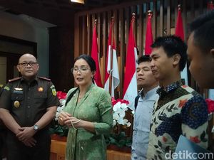 Rieke Prihatin Ronald Tannur Bebas: Mungkin Baru Pertama di Surabaya Rieke Prihatin Ronald Tannur Bebas: Mungkin Baru Pertama di Surabaya