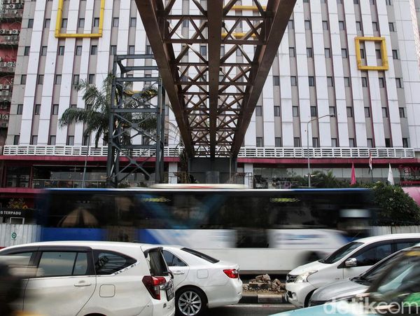 Selesai Dipasang, Begini Penampakan Girder JPO Dewi Sartika
