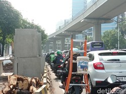Lalin Mampang Arah Kuningan Jaksel Macet Panjang, Ojol Curhat Bikin Boros BBM