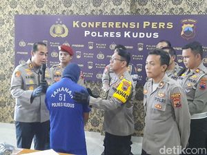 Tampang Pemobil yang Tabrak Polisi Kudus hingga Nyangkut di Kap Tampang Pemobil yang Tabrak Polisi Kudus hingga Nyangkut di Kap