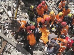 Bangunan Kosong 3 Lantai di Pontianak Roboh, 1 Pekerja Tewas-2 Luka