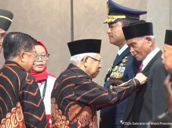 Wapres Maruf Sematkan Satyalancana Kebaktian Sosial ke 1.591 Donor Darah