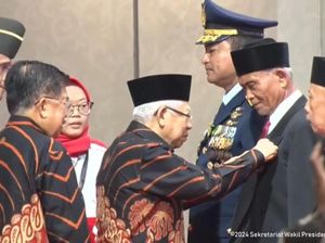 Wapres Maruf Sematkan Satyalancana Kebaktian Sosial ke 1.591 Donor Darah Wapres Maruf Sematkan Satyalancana Kebaktian Sosial ke 1.591 Donor Darah