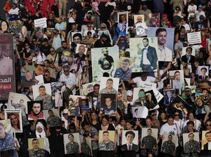 Warga Lebanon Mengenang 4 Tahun Tragedi Ledakan Beirut Warga Lebanon Mengenang 4 Tahun Tragedi Ledakan Beirut