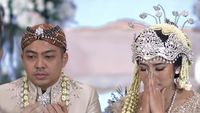 8 Foto Pernikahan Ade Govinda Pakai Adat Sunda, Lepas Lajang di Usia 40 Tahun