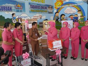 Bhayangkari Jatim Beri Bantuan untuk Anak Difabel-Stunting di Pasuruan