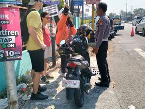 Tak Konsentrasi, 2 Bule Prancis Kecelakaan di Jalan Jogja-Solo Sleman Tak Konsentrasi, 2 Bule Prancis Kecelakaan di Jalan Jogja-Solo Sleman