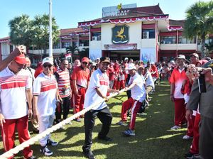Saat Bupati Fauzi Ikut Lomba Tarik Tambang Sambut HUT ke-79 RI Saat Bupati Fauzi Ikut Lomba Tarik Tambang Sambut HUT ke-79 RI