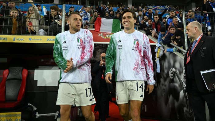 LEVERKUSEN, GERMANY - NOVEMBER 20:  Davide Frattesi and Federico Chiesa of Italy attend before the UEFA EURO 2024 European qualifier match between Ukraine and Italy at BayArena on November 20, 2023 in Leverkusen, Germany. (Photo by Claudio Villa/Getty Images)