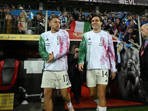 Juventus dan Inter Jajaki Pertukaran Chiesa-Frattesi