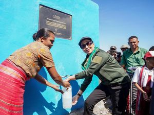 Anita Ratnasari Tanjung Resmikan Fasilitas Akses Air Bersih di Lelogama Kupang Anita Ratnasari Tanjung Resmikan Fasilitas Akses Air Bersih di Lelogama Kupang