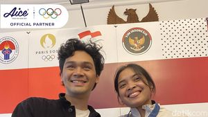 7 Foto Mikha Angelo Dukung Gregoria Mariska di Olimpiade Hingga Raih Medali