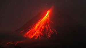 Potret Guguran Lava Pijar dari Gunung Merapi yang Erupsi