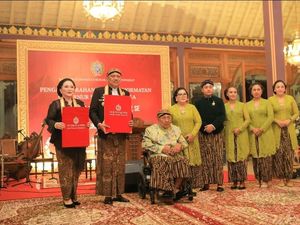 Gubernur Sulut Olly Dondokambey Dapat Gelar Keraton Solo