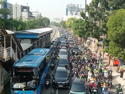 Lalin Mampang Jaksel Macet Parah hingga Jl Warung Jati Barat Pagi Ini