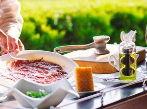 5 Makanan dari Daging Mentah Paling Populer di Dunia 5 Makanan dari Daging Mentah Paling Populer di Dunia