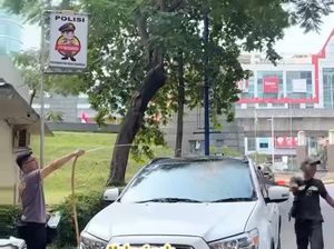 Viral Mobil Dilempari Tinja Saat Melintas di Terowongan Casablanca Viral Mobil Dilempari Tinja Saat Melintas di Terowongan Casablanca