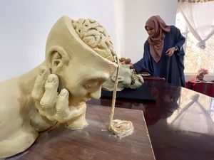 Seniman Yaman Bikin Patung Terinspirasi Perang Gaza, Ini Potretnya