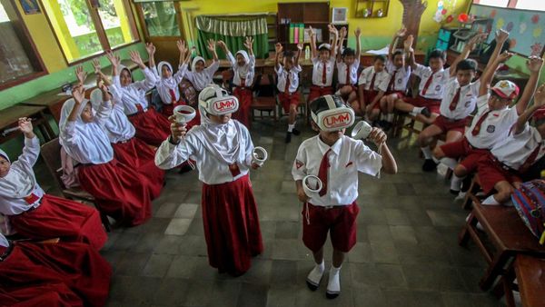Potret Siswa SD Menjajal Teknologi Virtual Reality