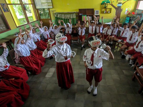 Potret Siswa SD Menjajal Teknologi Virtual Reality