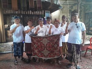 Yayasan Agung Jaya Mandiri Beri Penghargaan untuk Pengabdi Seni di Karangasem Yayasan Agung Jaya Mandiri Beri Penghargaan untuk Pengabdi Seni di Karangasem