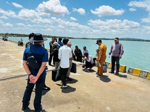 Usut Dugaan Korupsi, Polisi-BPK Cek Pelabuhan Tanjung Moco Tanjungpinang Usut Dugaan Korupsi, Polisi-BPK Cek Pelabuhan Tanjung Moco Tanjungpinang