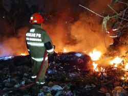 Eks TPA Cicabe Kota Bandung Kebakaran