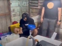 Detik-detik Gudang Penampungan Benih Lobster Digrebek Polda Lampung