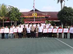 Sambut HUT ke-79 RI, Polres Malang Beri Bantuan ke Tempat Ibadah-Ponpes Sambut HUT ke-79 RI, Polres Malang Beri Bantuan ke Tempat Ibadah-Ponpes