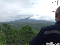 Gunung Semeru Erupsi 5 Kali Hari Ini, Ketinggian Letusan Tidak Teramati Gunung Semeru Erupsi 5 Kali Hari Ini, Ketinggian Letusan Tidak Teramati