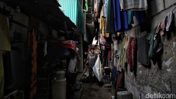Potret Aktivitas Warga di Permukiman Kumuh Jakarta