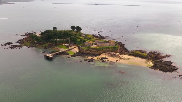 Wujud Pulau Pribadi Dijual Bonus 15 Hantu Tentara