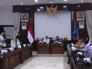 Sekolah Petra dan 3 RW di Manyar Dipanggil Armuji Usai Didamaikan Eri Sekolah Petra dan 3 RW di Manyar Dipanggil Armuji Usai Didamaikan Eri