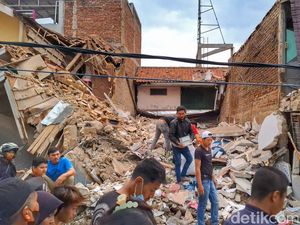 Fakta-fakta Rumah Tiga Lantai yang Ambruk di Bandung Fakta-fakta Rumah Tiga Lantai yang Ambruk di Bandung