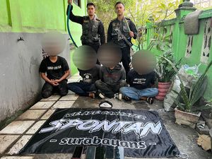 4 Gangster Spontan Surabaya Diringkus Saat Live Streaming 4 Gangster Spontan Surabaya Diringkus Saat Live Streaming