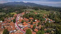 Bendera Merah Putih Sepanjang 1 Km Membentang di Majalengka