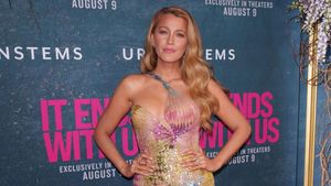 Foto: Gaya Blake Lively Pakai Gaun Britney Spears dari 20 Tahun Lalu