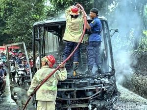 Sopir Ceritakan Detik-detik Kebakaran Bus di Sukabumi Sopir Ceritakan Detik-detik Kebakaran Bus di Sukabumi
