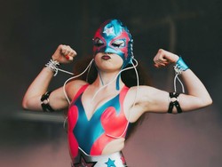 Momen Chappell Roan Maki Fotografer di Red Carpet MTV VMA 2024